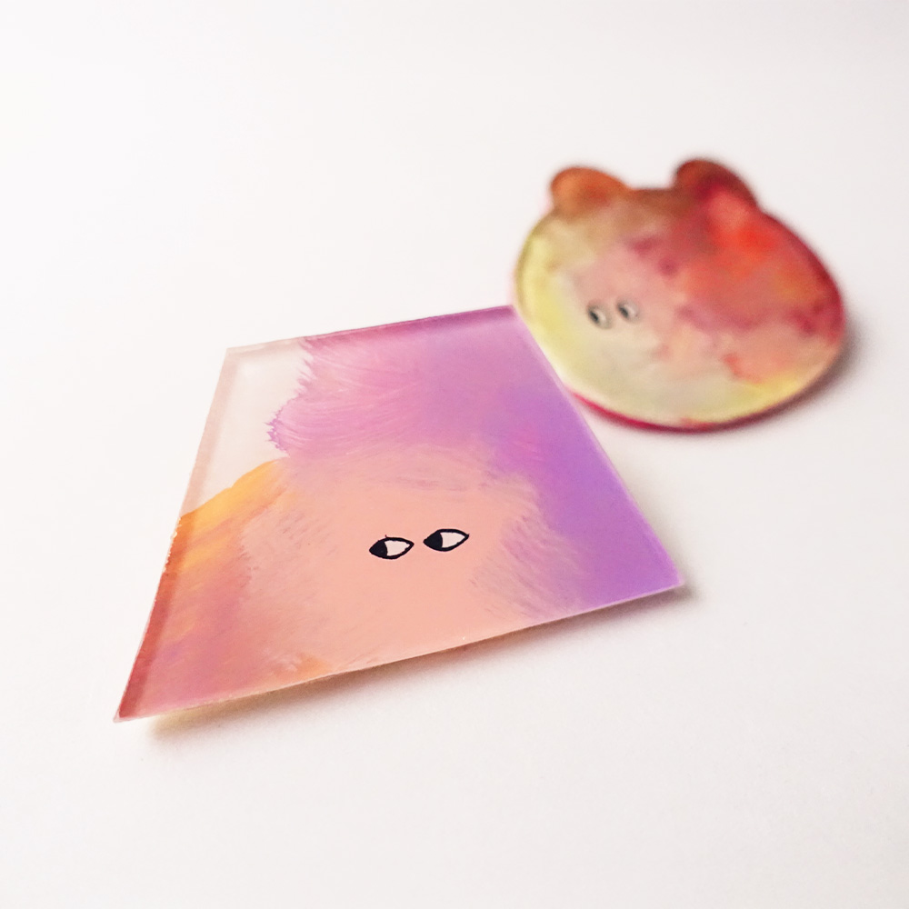 ブローチ団「ちゃくま」と「サラリ」